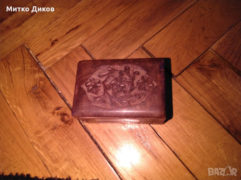 Малка дървена кутия дърворезба център, снимка 1