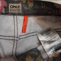 Дамски панталон с цветни мотиви марка Next, снимка 2 - Панталони - 24538185