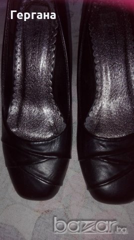 черни обувки, снимка 2 - Дамски обувки на ток - 21312474