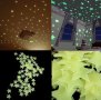 Светещи фосфорни звезди 100 бр. Стайна декорация флуоресцентни звездички декорация за деца, снимка 1