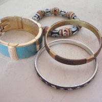 Стари гривни от цветен метал, снимка 1 - Антикварни и старинни предмети - 23117015