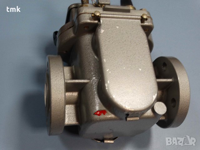 предпазно газово реле Бухголц VEB BF 25/10 6 RGW 250-76 monitoring relay for tap changer, снимка 5 - Резервни части за машини - 23981659