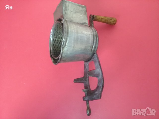 Стара Качествена Метална Мелачка за Ядки 'Б.Т'-България, снимка 4 - Други ценни предмети - 21987796