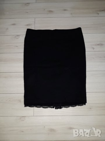 Черна къса пола с дантела отдолу марка Sisley 