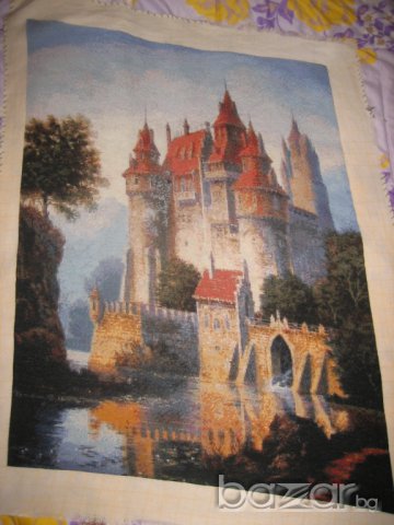 замък с река