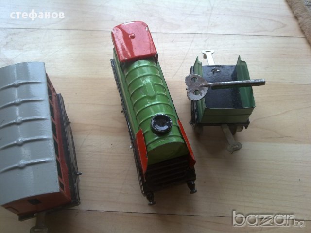 Релси за влакче на пружина с ключе от 50тина години, снимка 2 - Колекции - 10662337