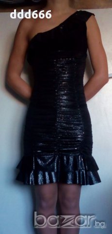 Черна рокля със златисти точки