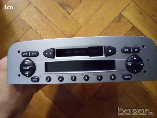 Продавам оригинален касетофон за алфа ромео 147, снимка 1 - Аксесоари и консумативи - 14678514