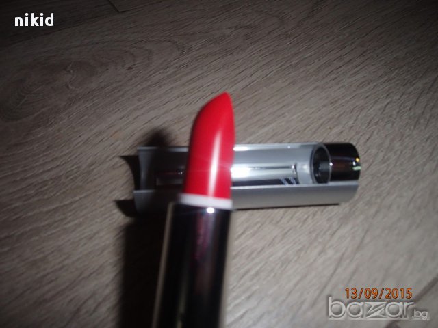 Червило с огледало на Pupa пупа new chic matt, оригинал 301 номер, снимка 2 - Декоративна козметика - 11865940