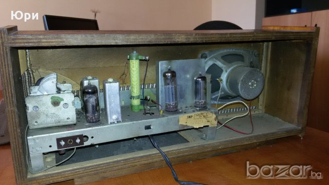 Продавам автентичен работещ радиоприемник Чайка производство 1962г, снимка 4 - Антикварни и старинни предмети - 21167690