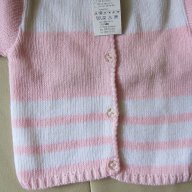 Прекрасна машинно плетена жилетка в бяло и розово размер 30, нова, снимка 2 - Детски пуловери и жилетки - 15826536