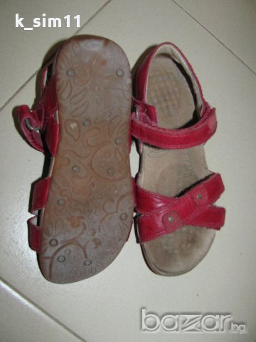 Червени кожени сандали на Clarks №30 или UK 11, снимка 5 - Детски сандали и чехли - 15078608