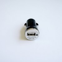 Автомобилно зарядно за устройства с изxод за USB 5V 1A, снимка 1 - Оригинални зарядни - 23360507