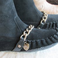 АРИСТОКРАТИЧНИ дамски ботуши, ОГРАНИЧЕНА СЕРИЯ, LIMITED EDITION Juicy Couture Gold original, 38 - 39, снимка 9 - Дамски ботуши - 20294530