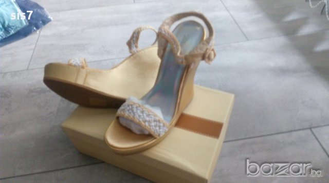 Уникални нови сандали в бежово златно, снимка 5 - Сандали - 11354181