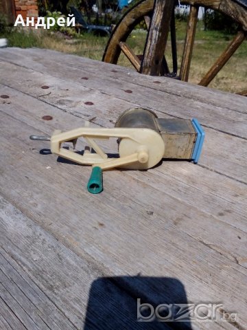 Стара мелничка за орехи, снимка 3 - Антикварни и старинни предмети - 19170746