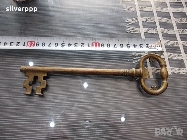  Голям бронзов ключ , снимка 1 - Антикварни и старинни предмети - 22676731