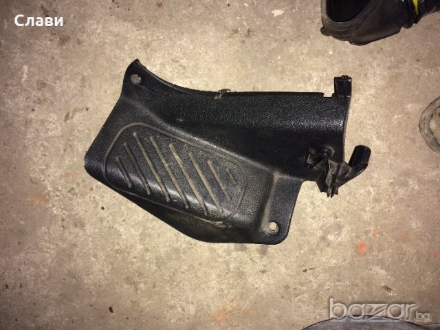 Продавам подпирачка за левия крак Пежо 406