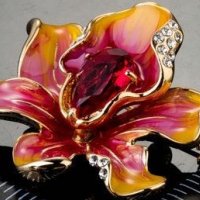 Брошка Орхидея, снимка 1 - Колиета, медальони, синджири - 20871588