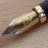 Оригинална писалка Pierre Cardin с позлатено перо от iridium