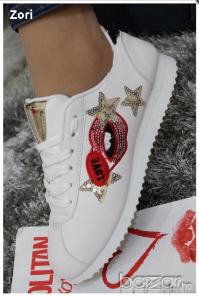 Спортни обувки в бяло с усмивка и звезда, снимка 1