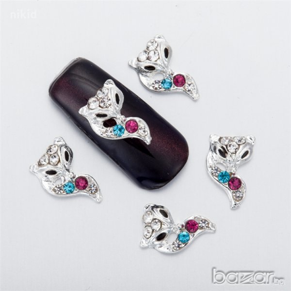 Лисица сребриста с цветни камъчета бижу за нокти декорация украса за маникюр, снимка 1