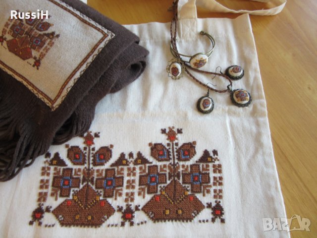 Ръчно бродирани аксесоари шал , торбичка и бижута с българска шевица, снимка 2 - Чанти - 26168840