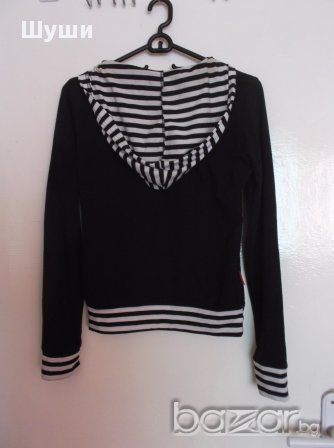 Красива блузка с качулка, снимка 2 - Блузи с дълъг ръкав и пуловери - 8923926