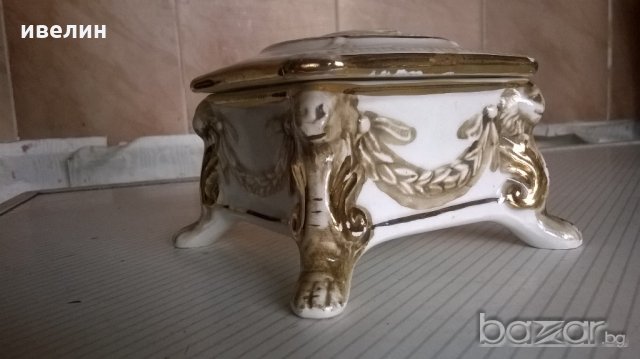 порцеланова кутия за бижута-каподимонте, снимка 3 - Антикварни и старинни предмети - 18811837