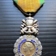 Френски  Орден Медал За Заслуга , снимка 2 - Антикварни и старинни предмети - 16945933