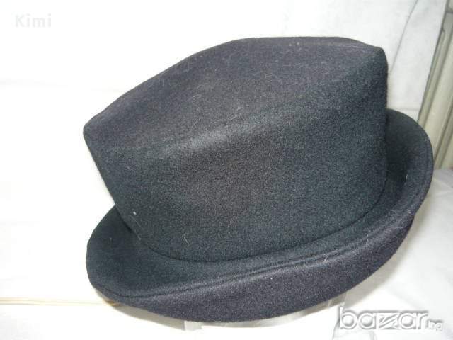 ПРОМО ЦЕНА Нови Елегантна шапка с периферия в черно и червено, снимка 1