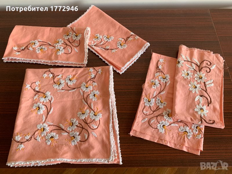  Ръчно бродирани к-т покривка с карета, снимка 1