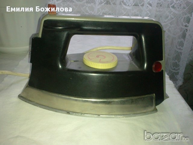 Продавам руска парна ютия - 1000вт., снимка 3 - Ютии - 8974390