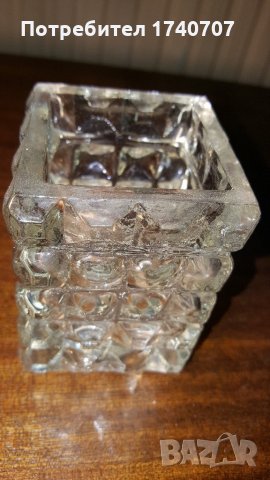 масивна малка стъклена вазичка, снимка 2 - Вази - 24426068