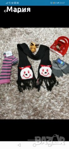 Нов комплект шал със снежен човек, ръкавички и чорапки-машинно плетиво , снимка 2 - Шапки, шалове и ръкавици - 23857145