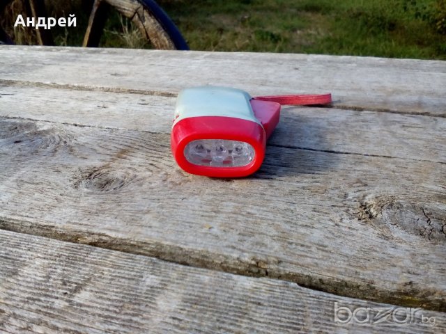 Фенерче с динамо, снимка 2 - Антикварни и старинни предмети - 19501584