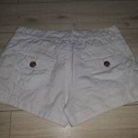 Дамски къси бели панталонки марка TRF , снимка 1 - Къси панталони и бермуди - 24539681