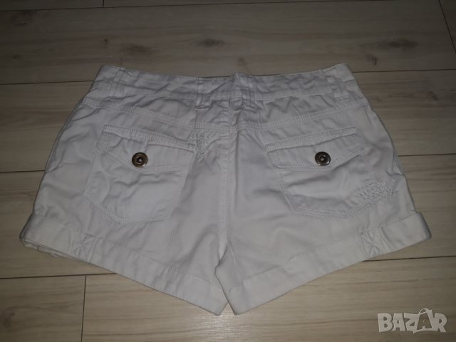 Дамски къси бели панталонки марка TRF 