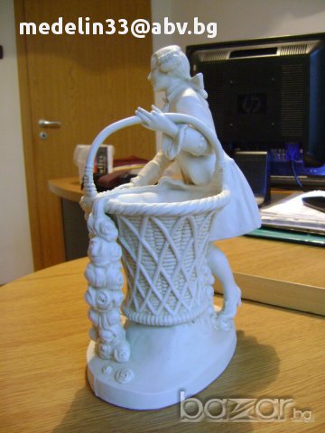 Стара порцеланова ваза 1875 г./hard paste Porcelain Porzellanfabrik Hertwig & Co/, снимка 3 - Антикварни и старинни предмети - 16167170