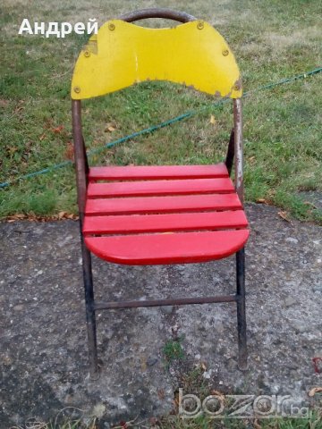 Стар сгъваем стол