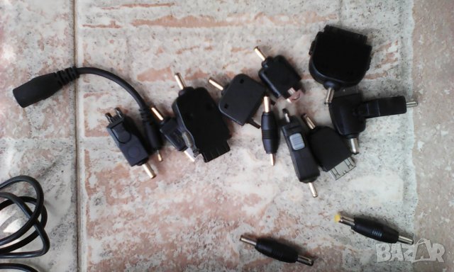 Соларна външна батерия за GSM, таблет, GPS с фенерче и различни букси, снимка 4 - Външни батерии - 21867256