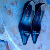 Продавам дамски черни обувки с брошка, снимка 4 - Дамски ежедневни обувки - 14252659