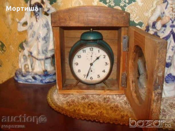   Антикварен будилник JUNGHANS с дървена кутия , снимка 1
