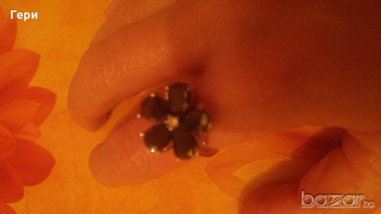 Прекрасен пръстен цвете с черни и бели камъчета, снимка 1