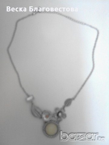 Красиво колие от АVON , снимка 2 - Колиета, медальони, синджири - 16587450