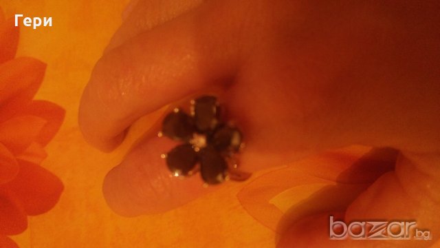 Прекрасен пръстен цвете с черни и бели камъчета, снимка 1 - Пръстени - 19155234
