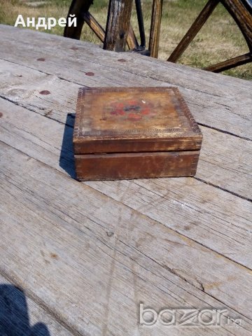 Старинна дървена кутия, снимка 3 - Антикварни и старинни предмети - 16886817