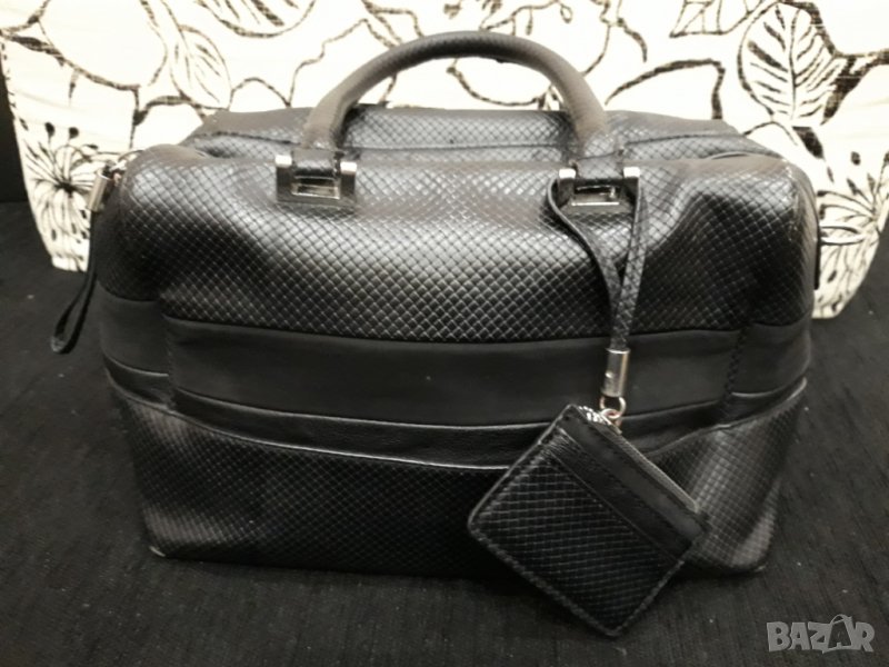 Черна кожена чанта с къси дръжки марка Barata & Ramilo с малко външно джобче на дръжката , снимка 1