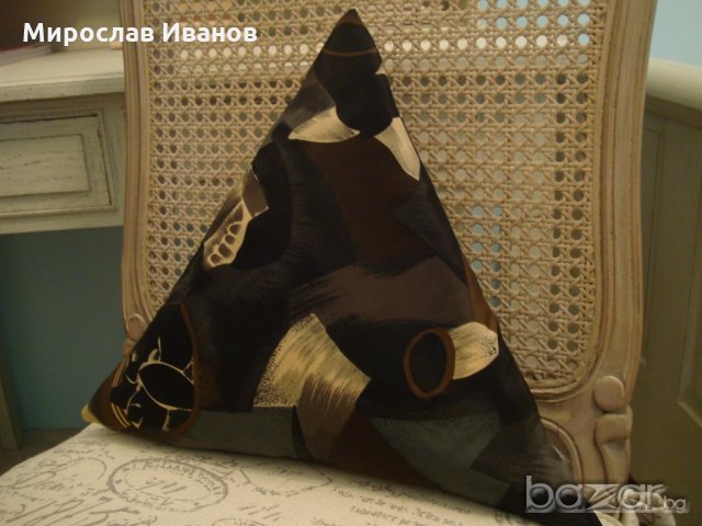 декоративна триъгълна възглавничка , снимка 2 - Домашен текстил - 21183872