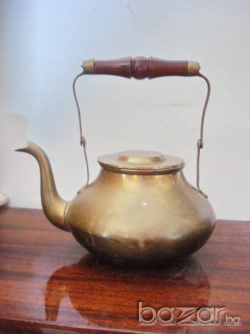 Стар бронзов чайник с капак